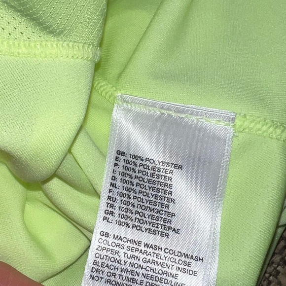 *The north face- Neon yellow tee shirt - Picture 6 of 6